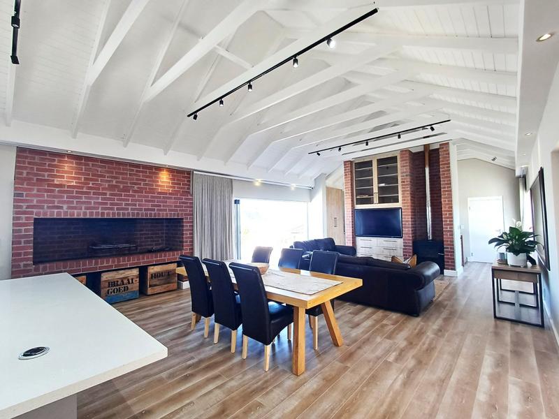 5 Bedroom Property for Sale in Pearl Bay Western Cape